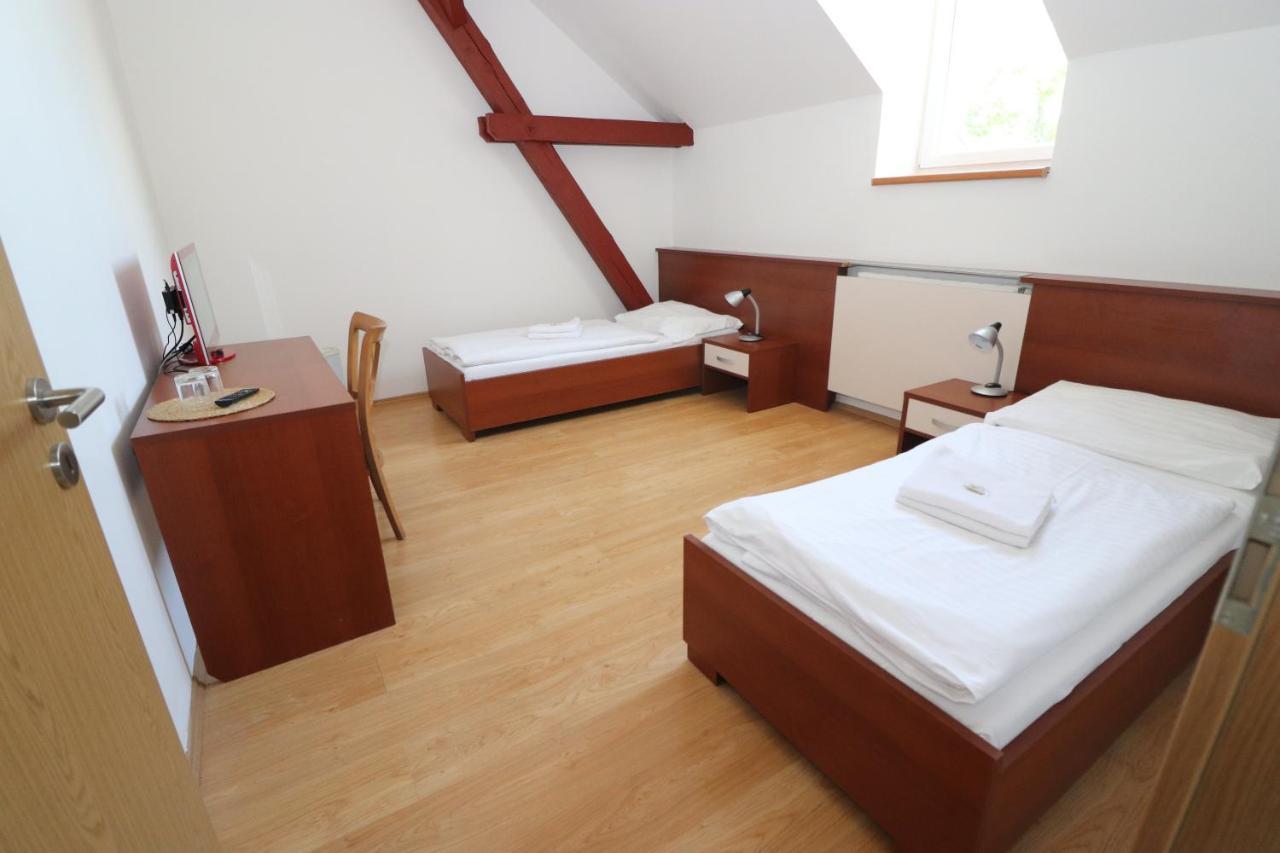 Blatensky Dvur Pardubice Exterior foto