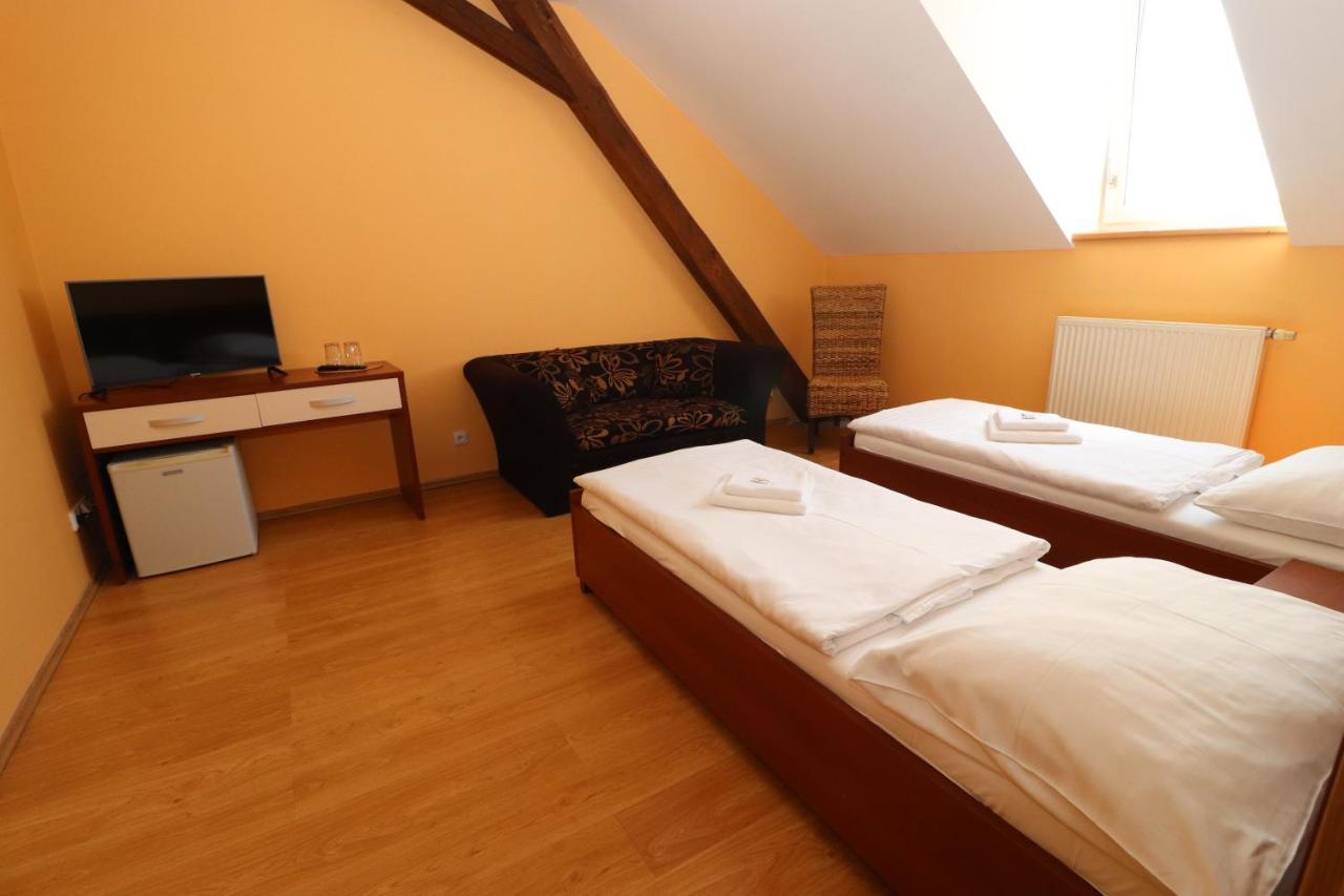 Blatensky Dvur Pardubice Exterior foto